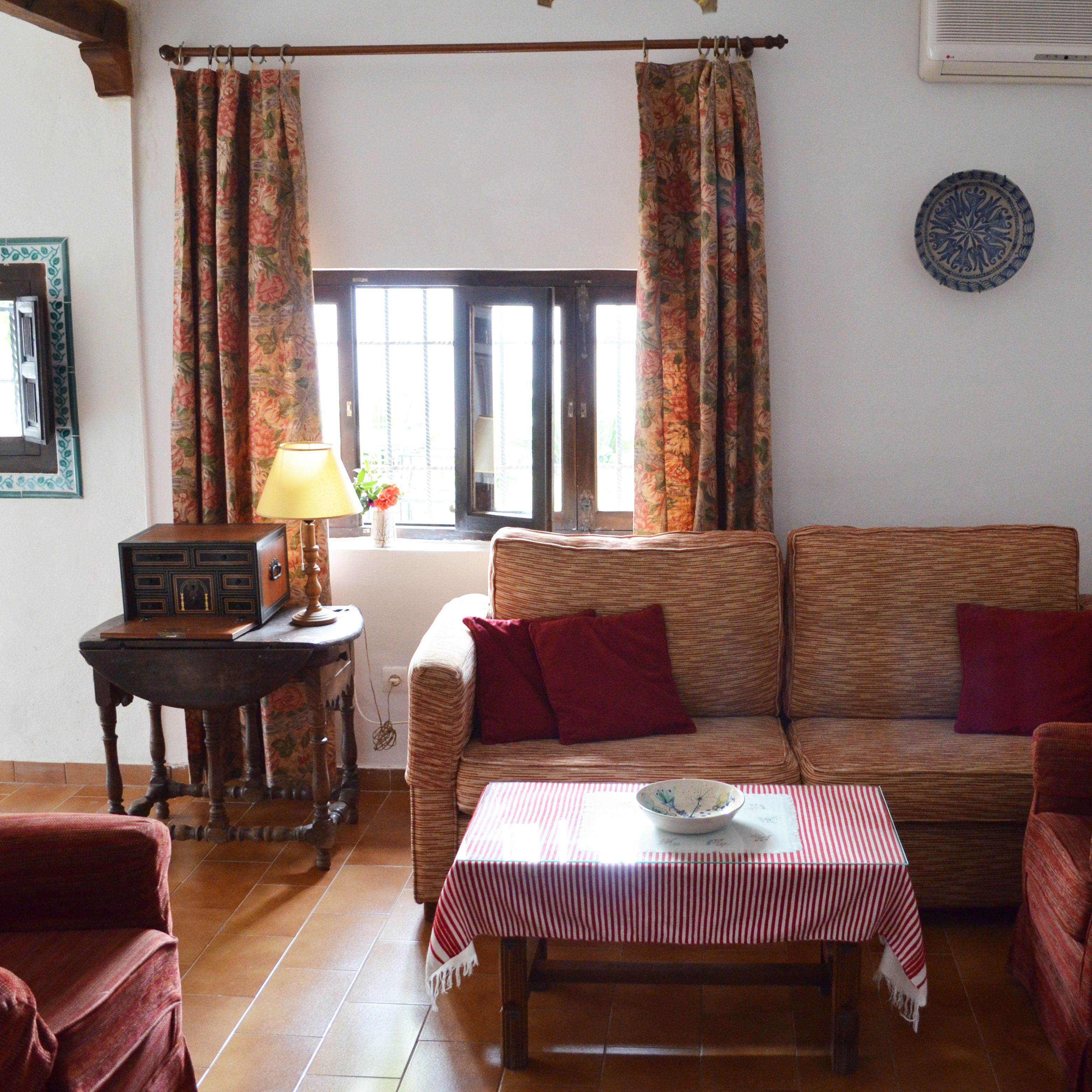 independent house, 2 bedrooms, kitchenette, garden area | living room | flat-screen tv