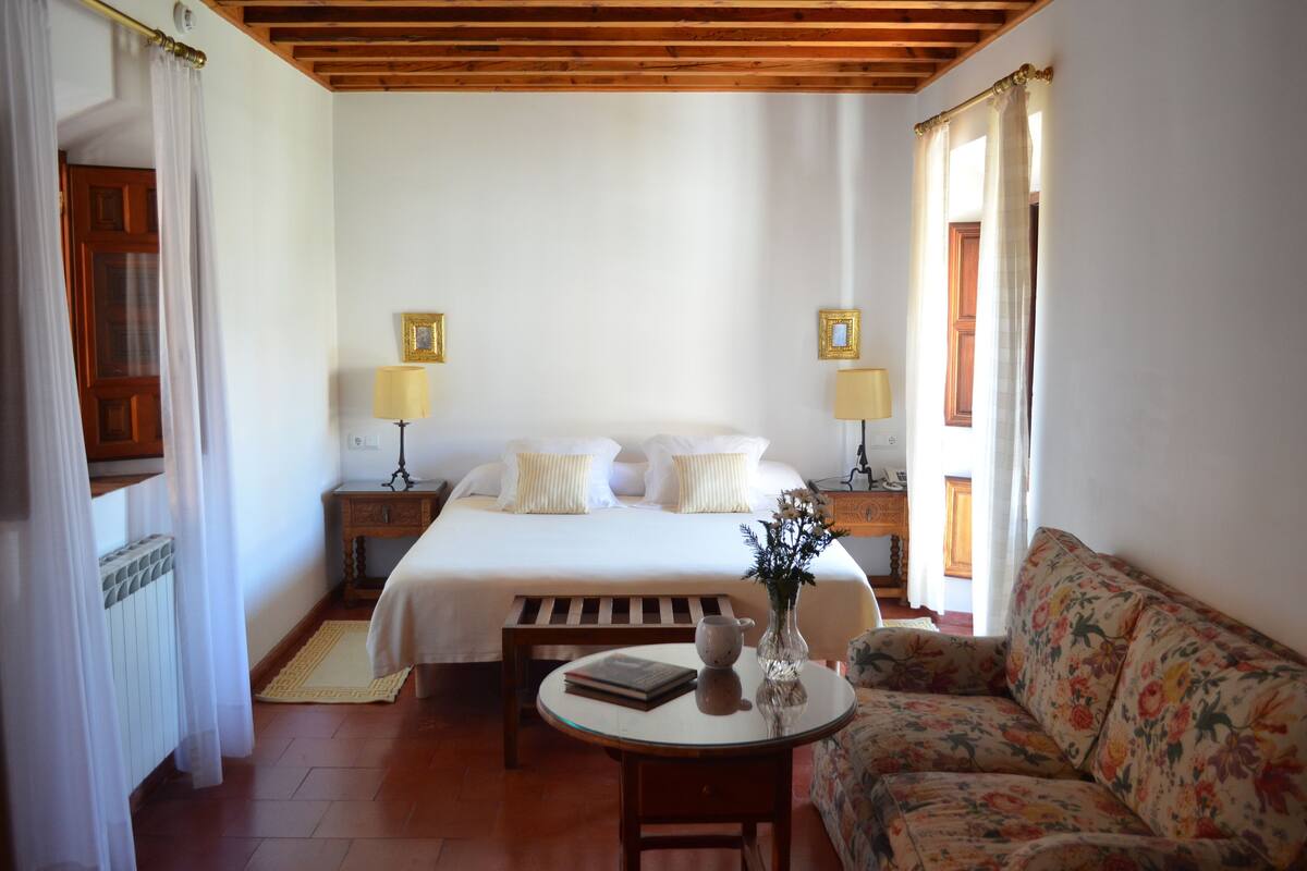 Egyptian cotton sheets, down duvets, Select Comfort beds, minibar