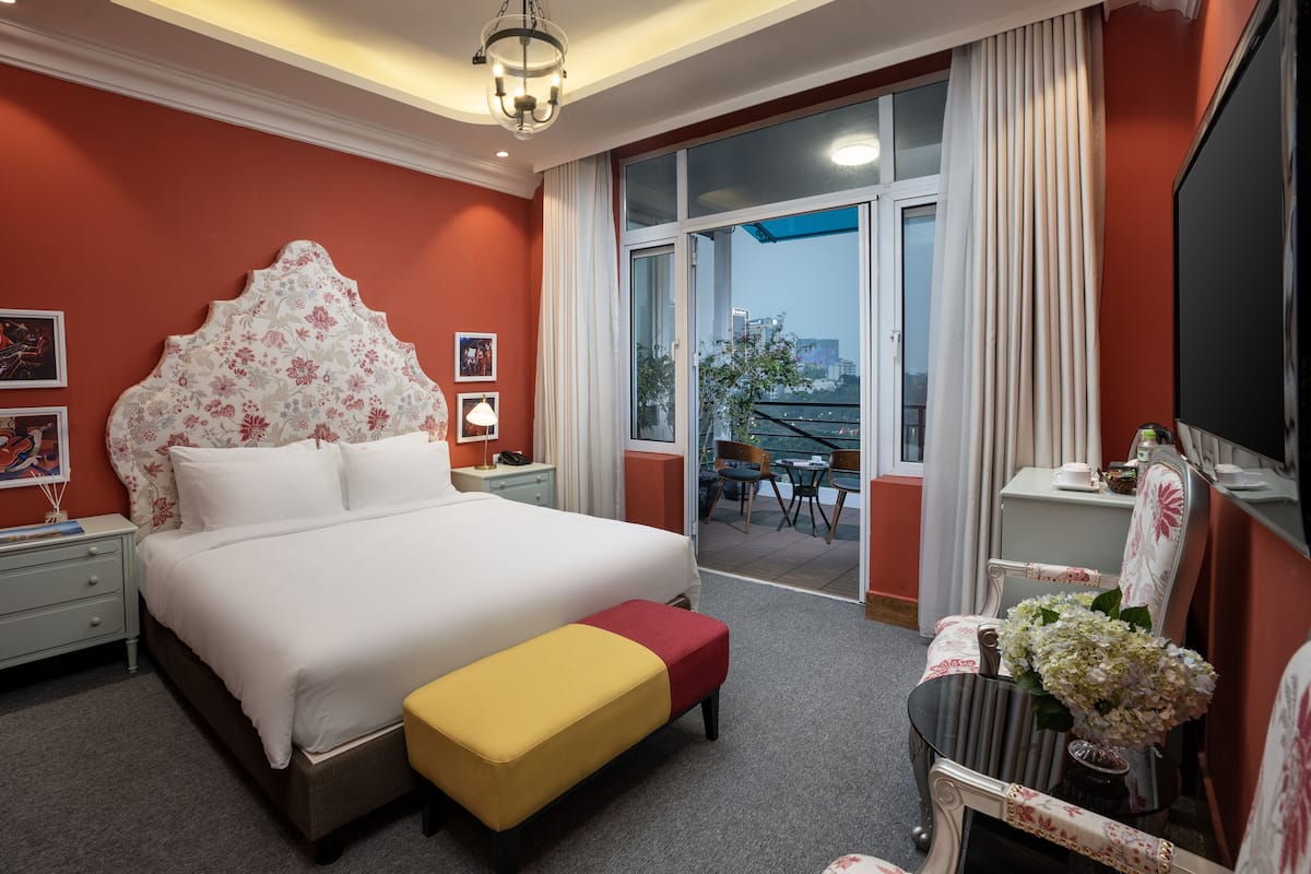Ropa de cama de alta calidad, colchones con pillow-top y minibar