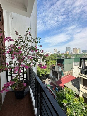 Deluxe Family Room with Balcony | Premium bedding, pillowtop beds, minibar, in-room safe - Hanoi Morning Hotel (Hanoi)