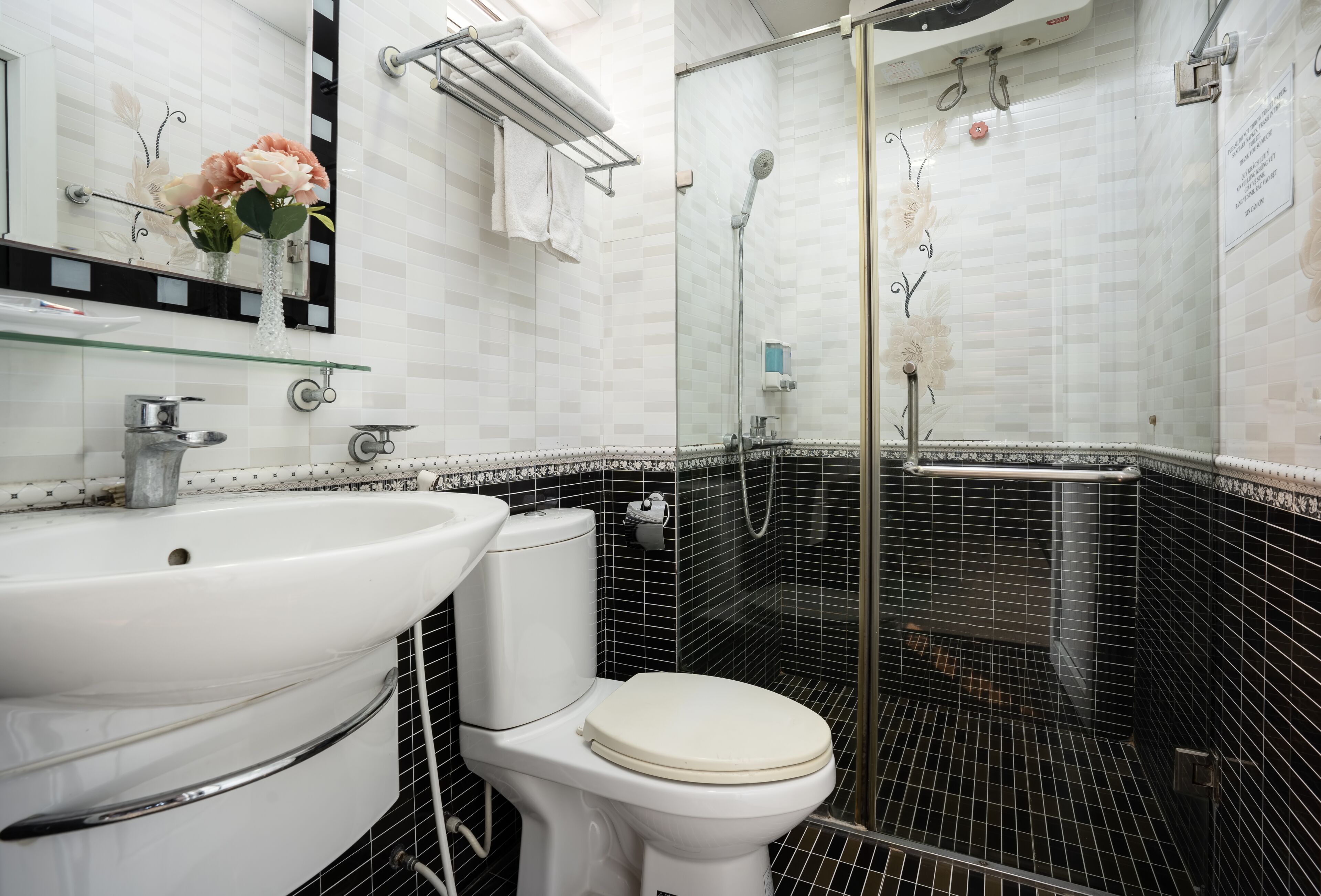 deluxe room, 1 king bed | bathroom | shower, rainfall showerhead, free toiletries, hair dryer