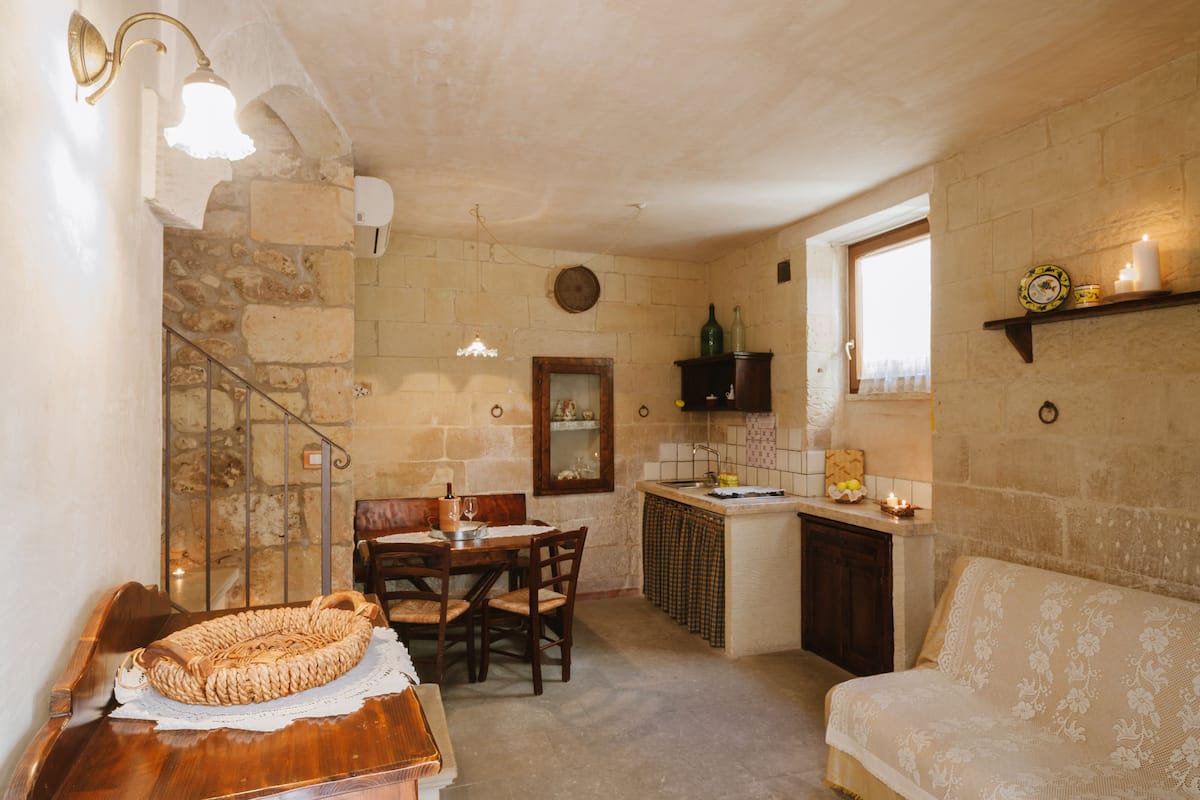 1 bedroom, desk, free WiFi, bed sheets