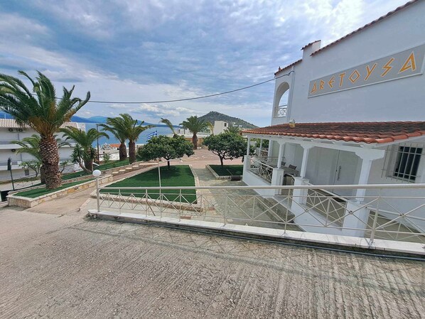 Free self parking - Hotel Aretoysa (Nafplio)