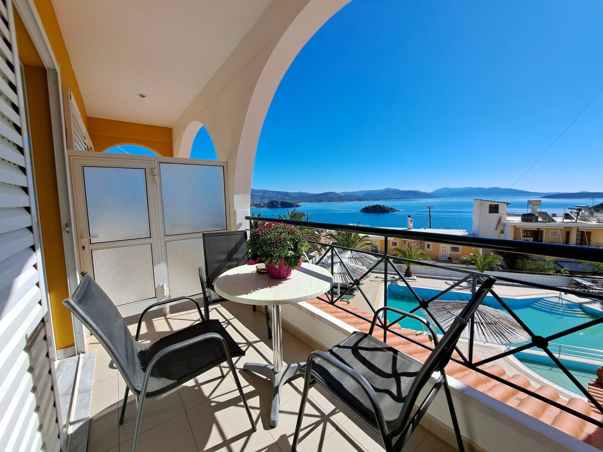 standard triple room | terrace/patio