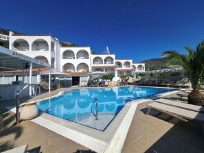 Front of property - Hotel Aretoysa (Nafplio)