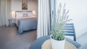 Bộ đồ giường cao cấp, két bảo mật tại phòng
