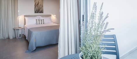 Premium bedding, in-room safe, iron/ironing board, free WiFi