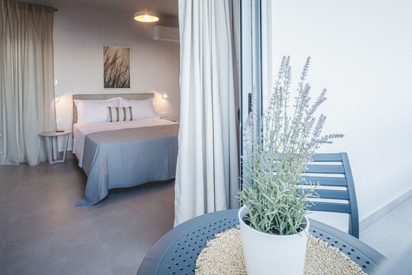 Premium bedding, in-room safe, iron/ironing board, free WiFi