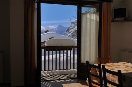 ์คํ ๋ค๋ ์ํํธ, ์นจ์ค 1๊ฐ, ๊ธ์ฐ, ๋ฐ์ฝ๋ | ๋ฐ์ฝ๋