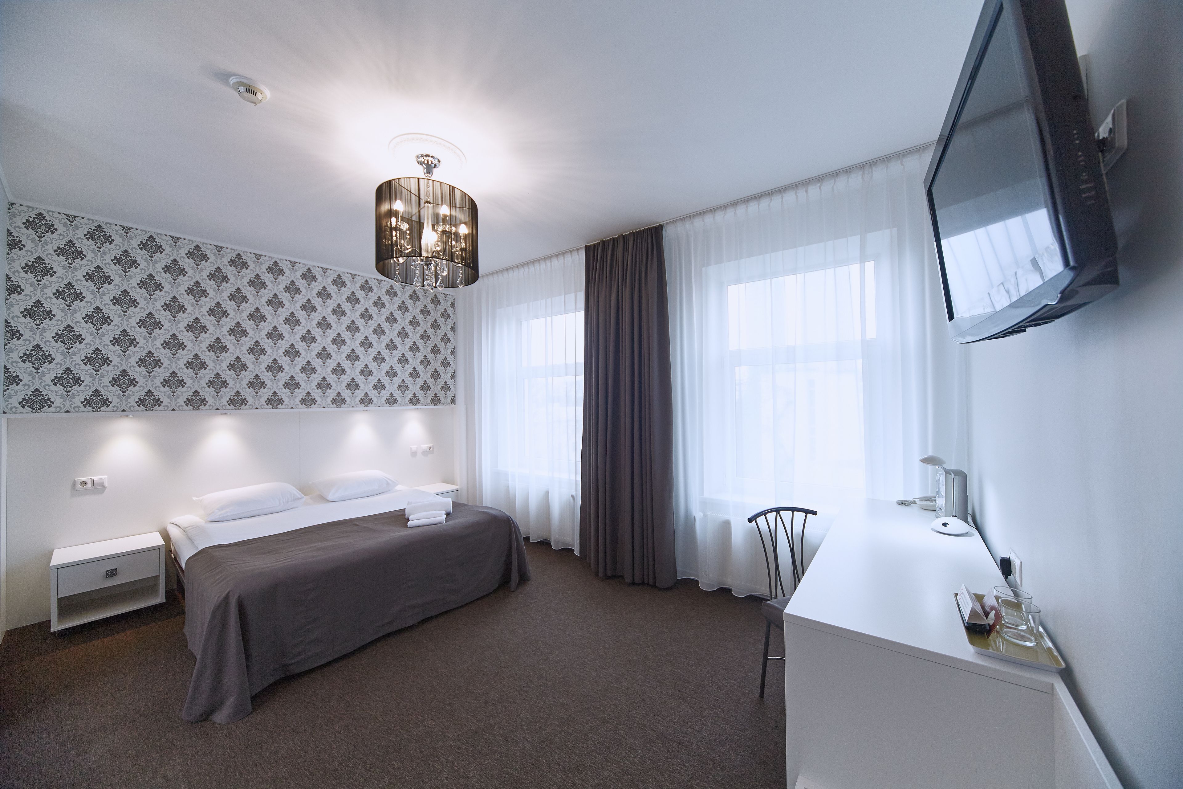 superior double or twin room | 1 bedroom, desk, laptop workspace, iron/ironing board