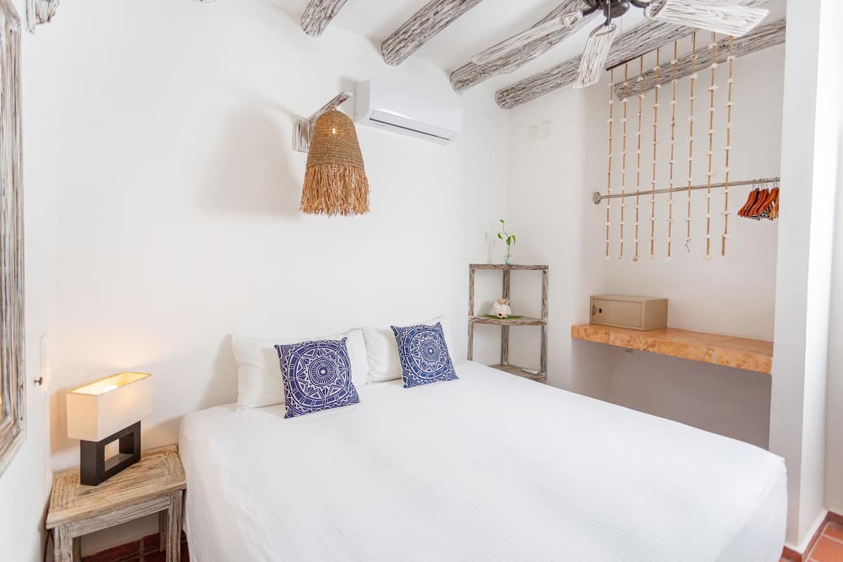 In-room safe, free WiFi, bed sheets