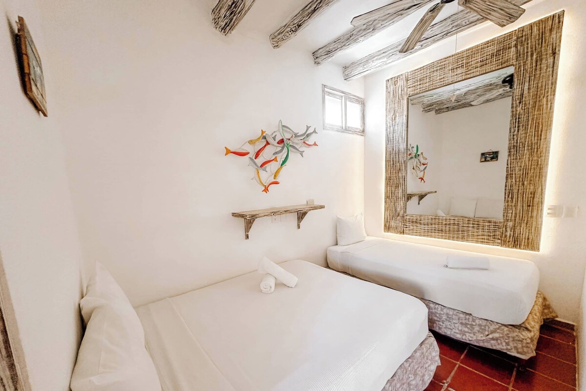 Family Condo | In-room safe, WiFi (free), bed sheets