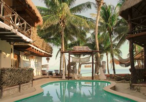 2 piscinas al aire libre, sillones reclinables de piscina