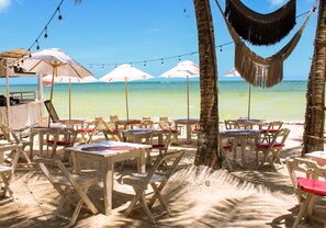 On the beach, white sand, sun loungers, beach towels - Holbox Dream Beach Front Hotel  (Isla Holbox)