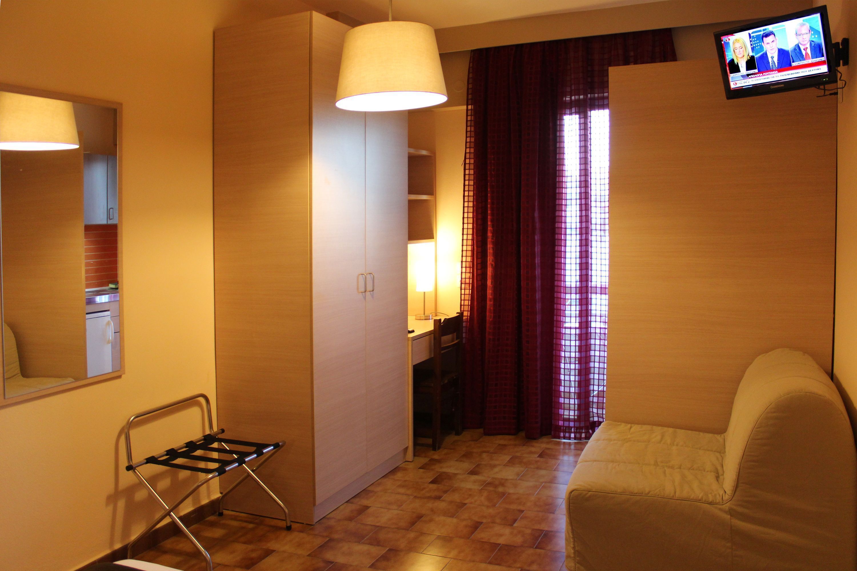 standard studio | living area | 19-inch tv with satellite channels