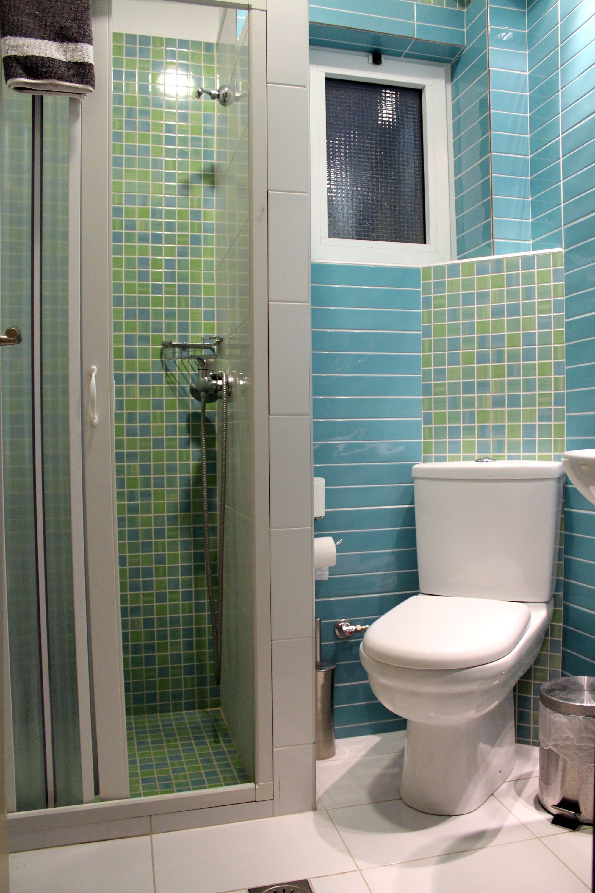 standard studio | bathroom shower