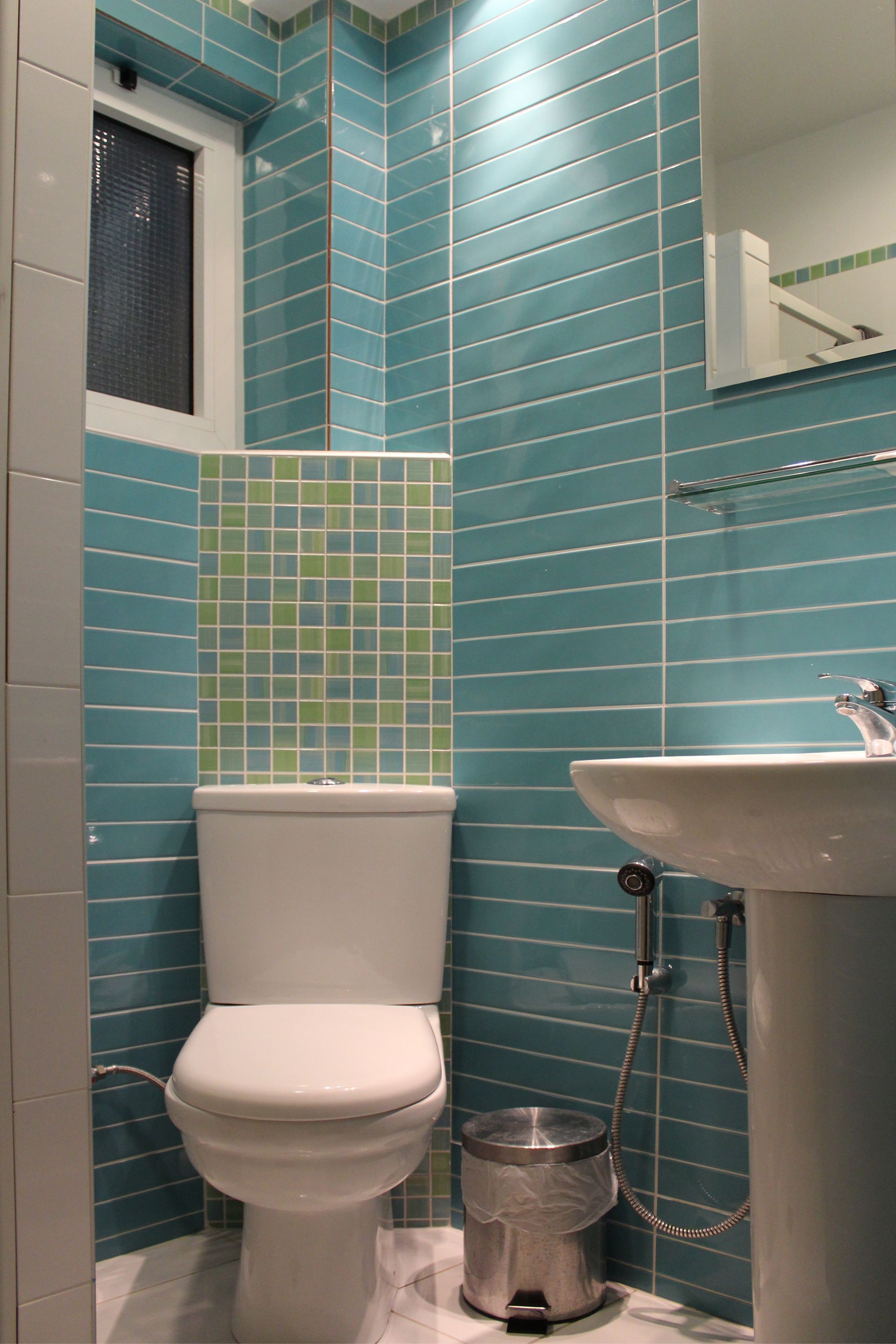 standard studio | bathroom | shower, hair dryer, towels