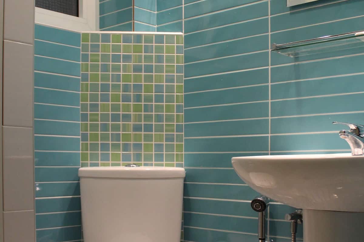 standard studio | bathroom | shower, hair dryer, towels