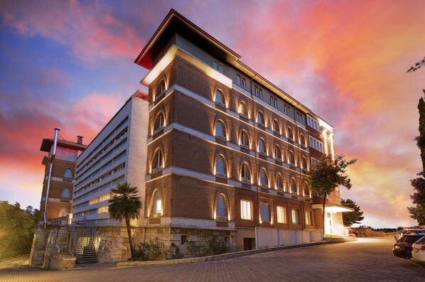 Front of property – evening/night