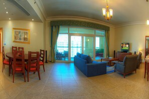 Apartment, 2 Bedrooms, Partial Sea View | Living area