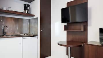 Studio, 1 tweepersoonsbed | Privékitchenette | Een koelkast, een microgolfoven, een kookplaat