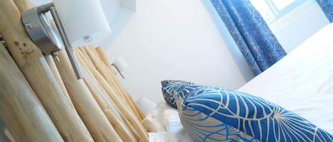 Quarto casal conforto, suíte (baignoire) | 1 quarto, individualmente decorados, ferros/tábuas de passar roupa