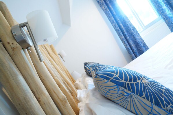 Comfort-Doppelzimmer, mit Bad (baignoire) | 1 Schlafzimmer, individuell dekoriert, Bügeleisen/Bügelbrett