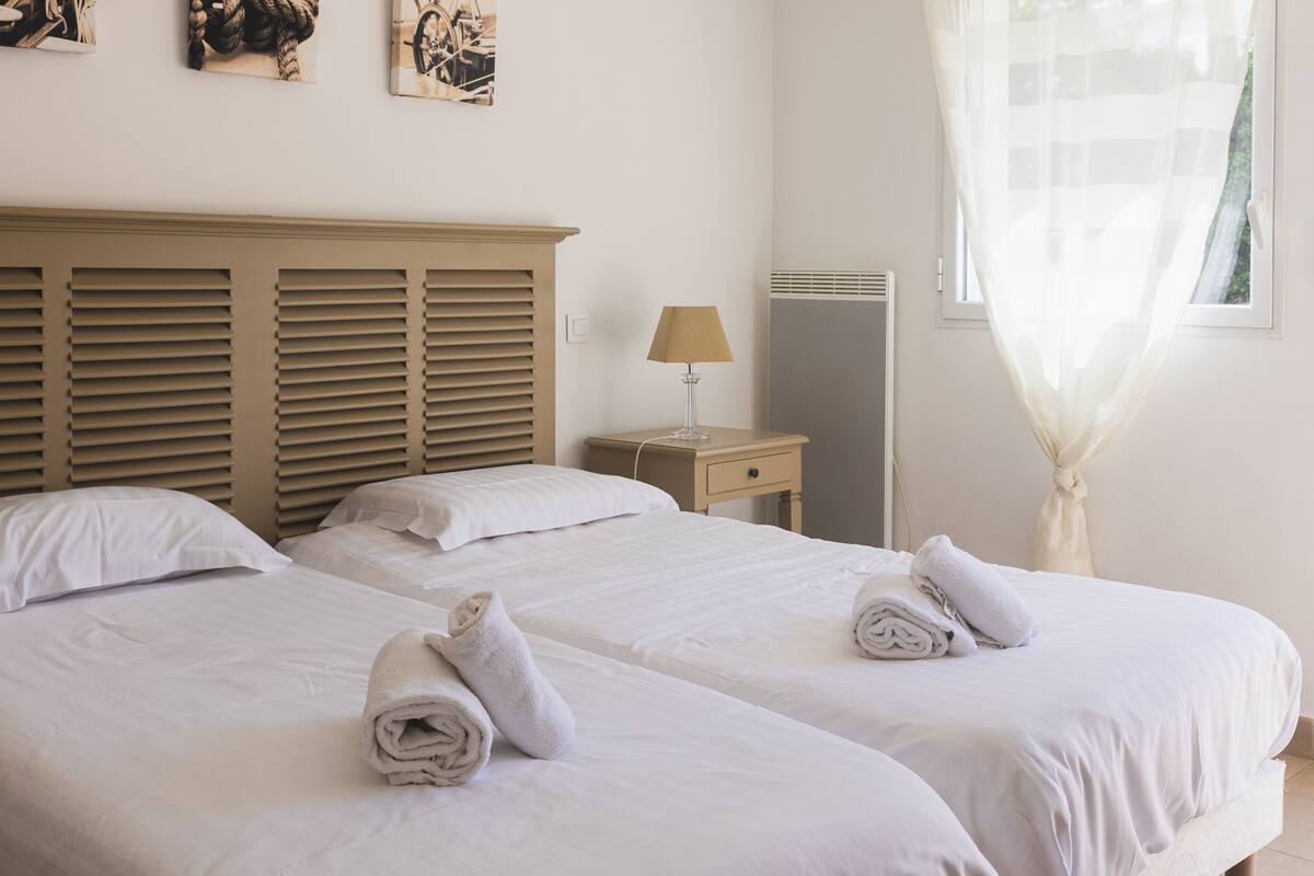 double room, accessible, private bathroom (pmr11) | 1 bedroom, individually decorated, iron/ironing board