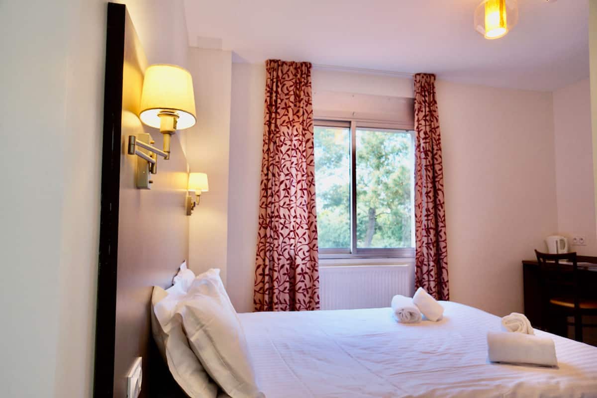 Double Room, Ensuite (Standard 1/2 pax) | 1 bilik tidur, dihias secara berasingan, seterika/papan seterika