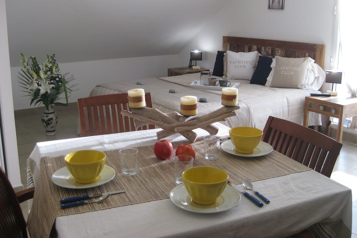 Family Studio, Ensuite (Junior Suite 1/4 pax) | 1 bilik tidur, dihias secara berasingan, seterika/papan seterika
