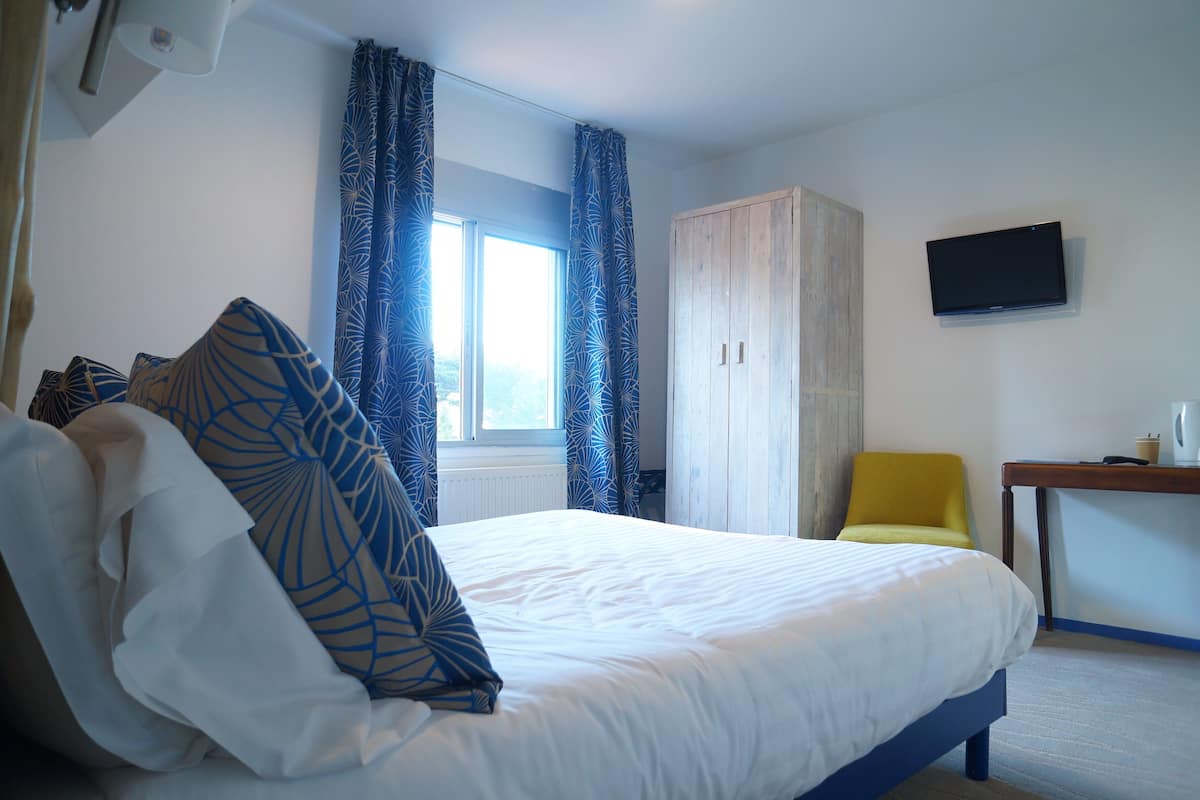 Comfort Double Room, Ensuite (baignoire) | 1 bilik tidur, dihias secara berasingan, seterika/papan seterika