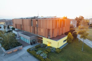 Front of property - Mod 05 bike hotel (Castelnuovo del Garda)