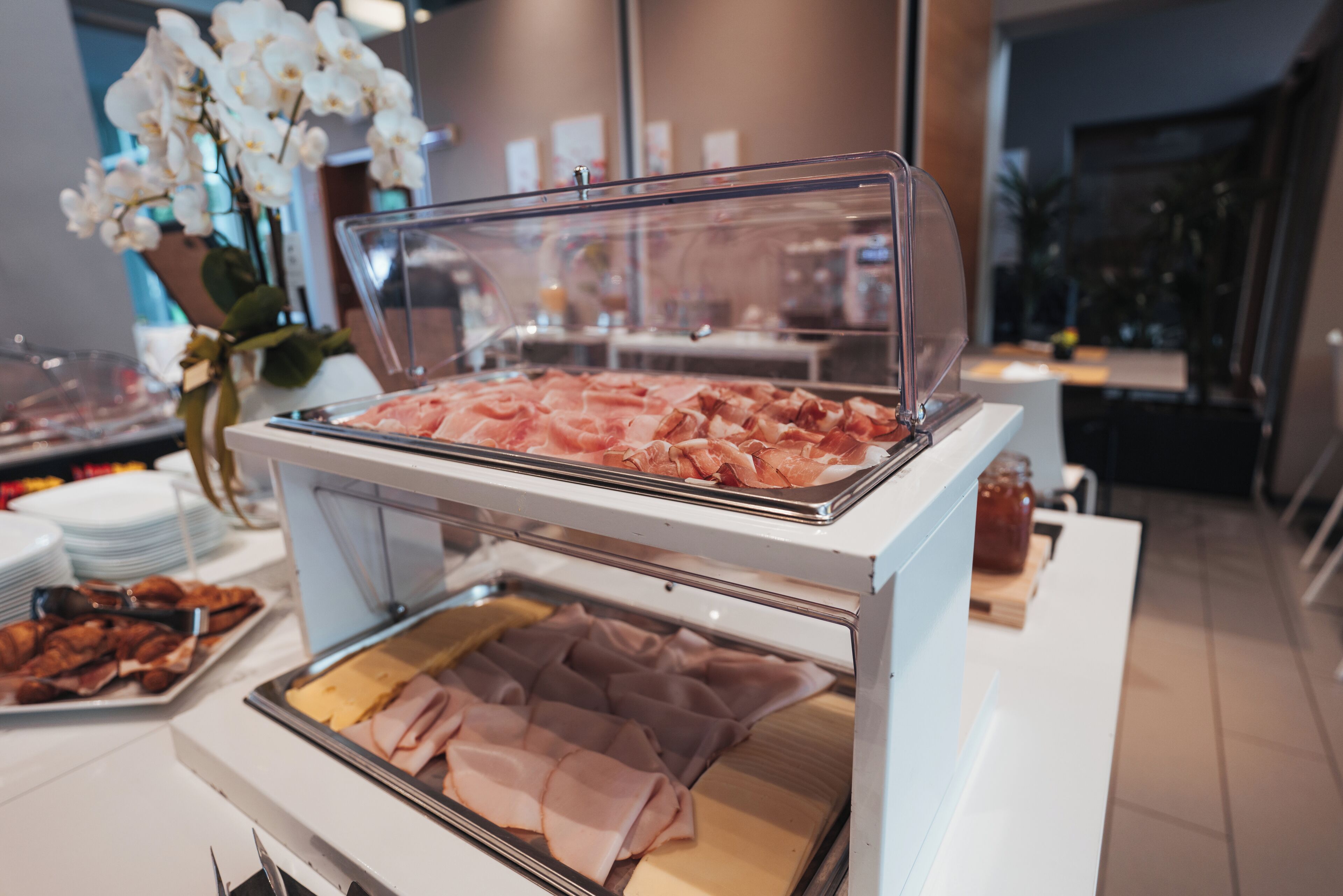 daily continental breakfast (eur 10 per person)