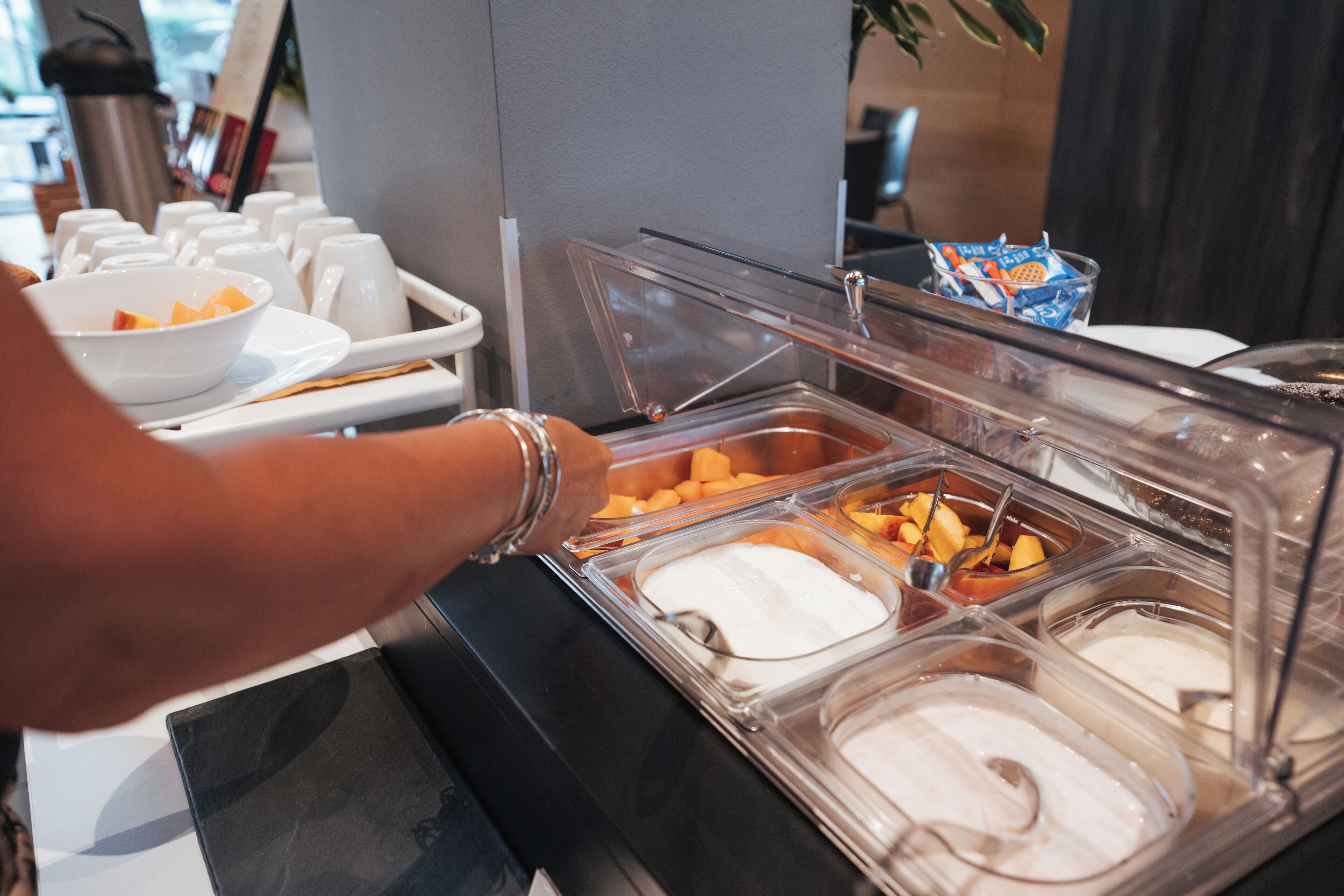 daily continental breakfast (eur 10 per person)