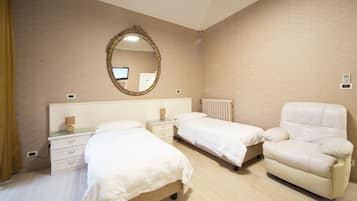 Habitació doble Comfort | Minibar, caixa forta a l'habitació i escriptori