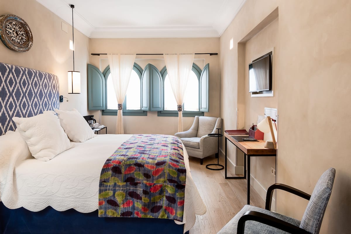 Deluxe-Zimmer, Terrasse (Pool) | Hochwertige Bettwaren, Daunenbettdecken, Zimmersafe