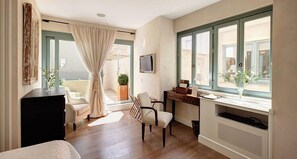Penthouse panorámico, Terraza, vista a la ciudad (Pool) | 1 habitación, ropa de cama de alta calidad y edredón 