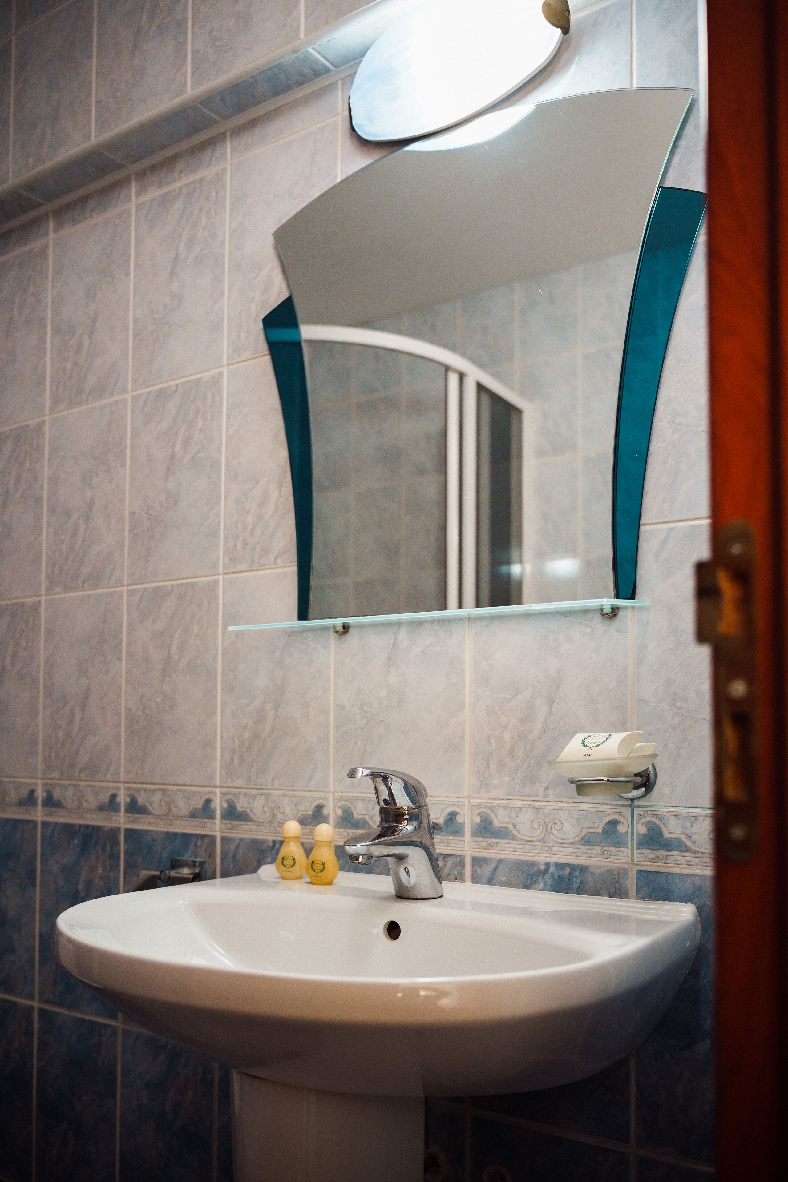 combined shower/bathtub, deep-soaking bathtub, free toiletries