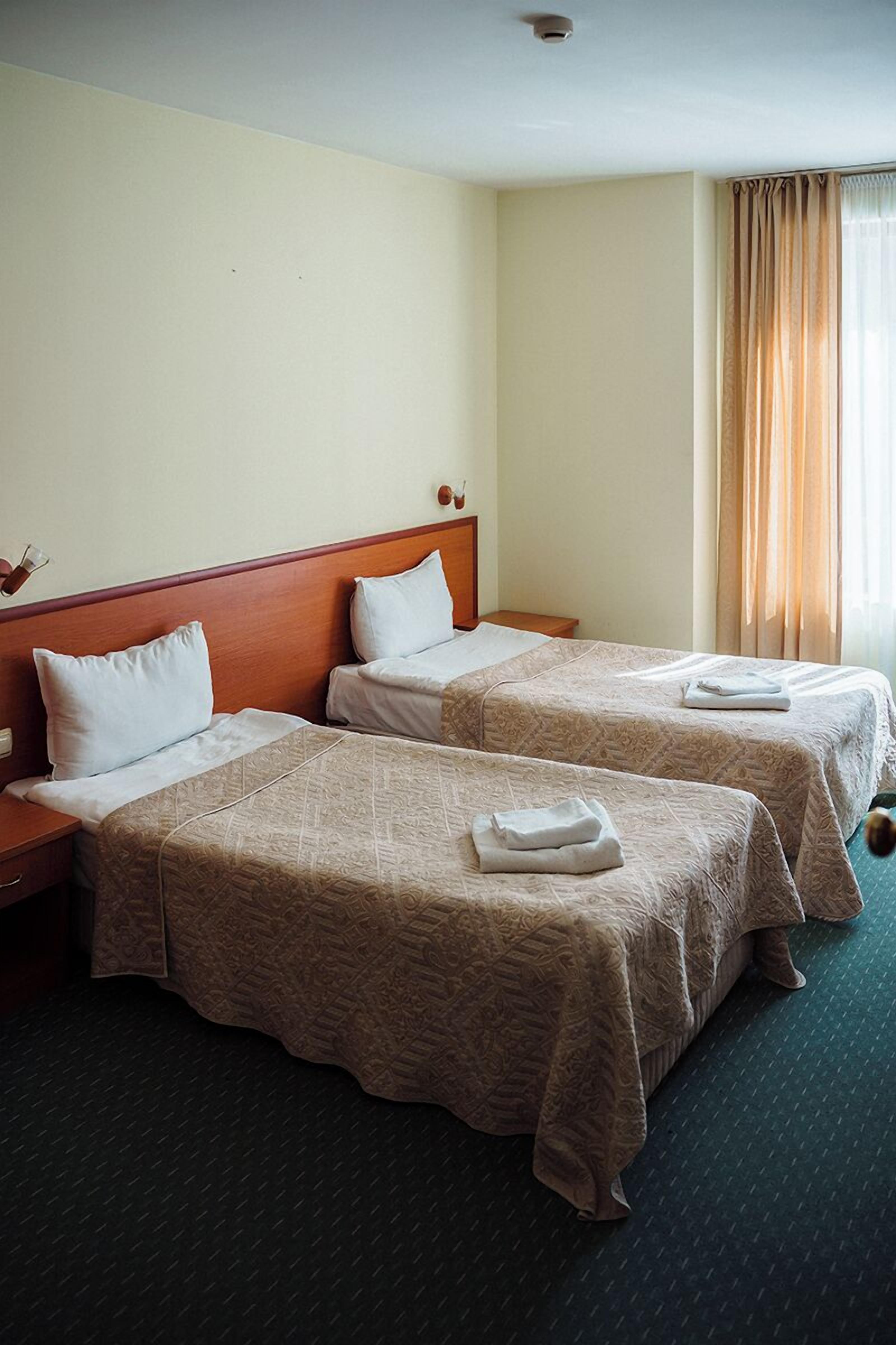 Standard Twin Room | Desk, soundproofing, iron/ironing board, free WiFi