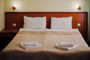 Standard Double Room, Balcony | Desk, soundproofing, iron/ironing board, free WiFi