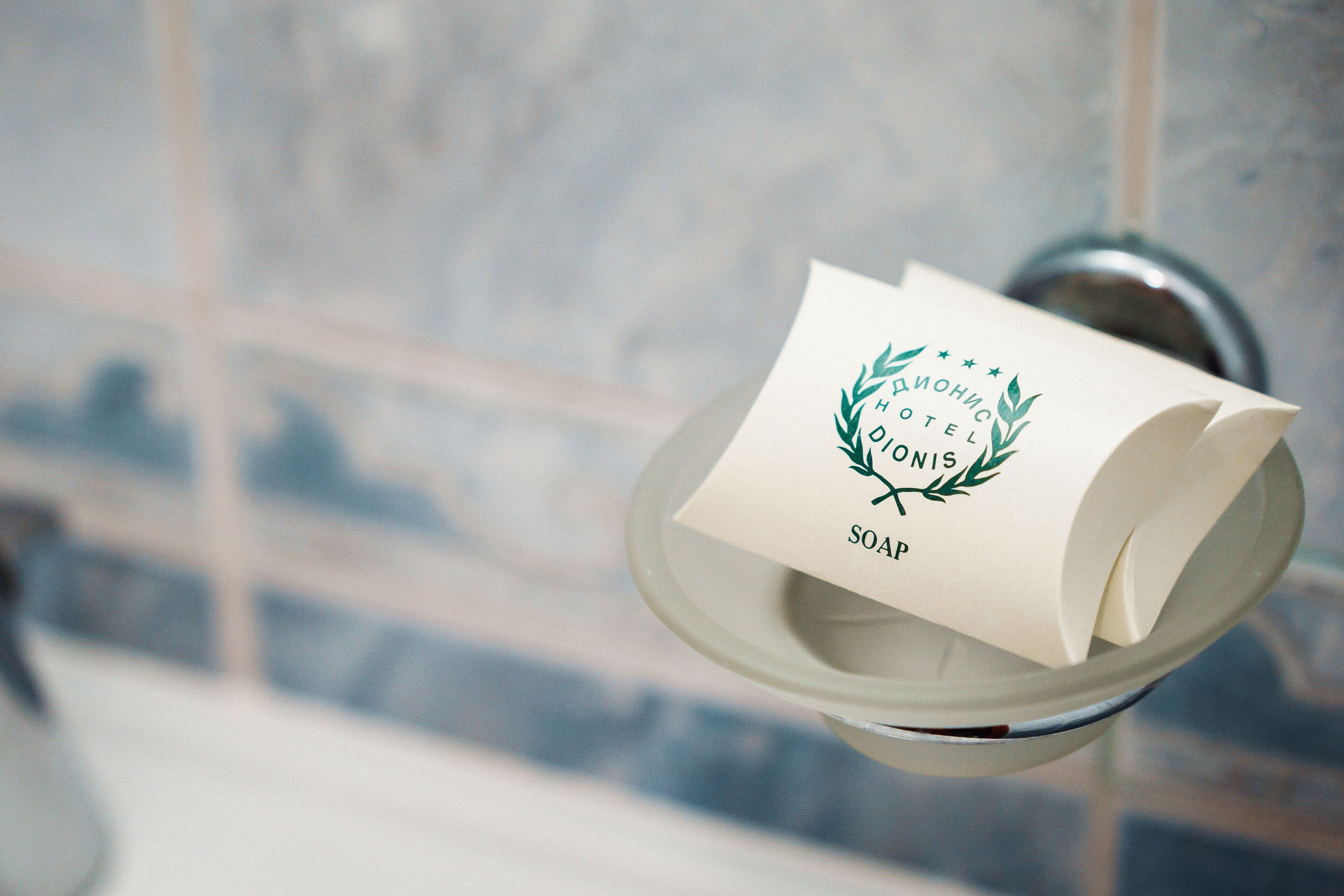 combined shower/bathtub, deep-soaking bathtub, free toiletries