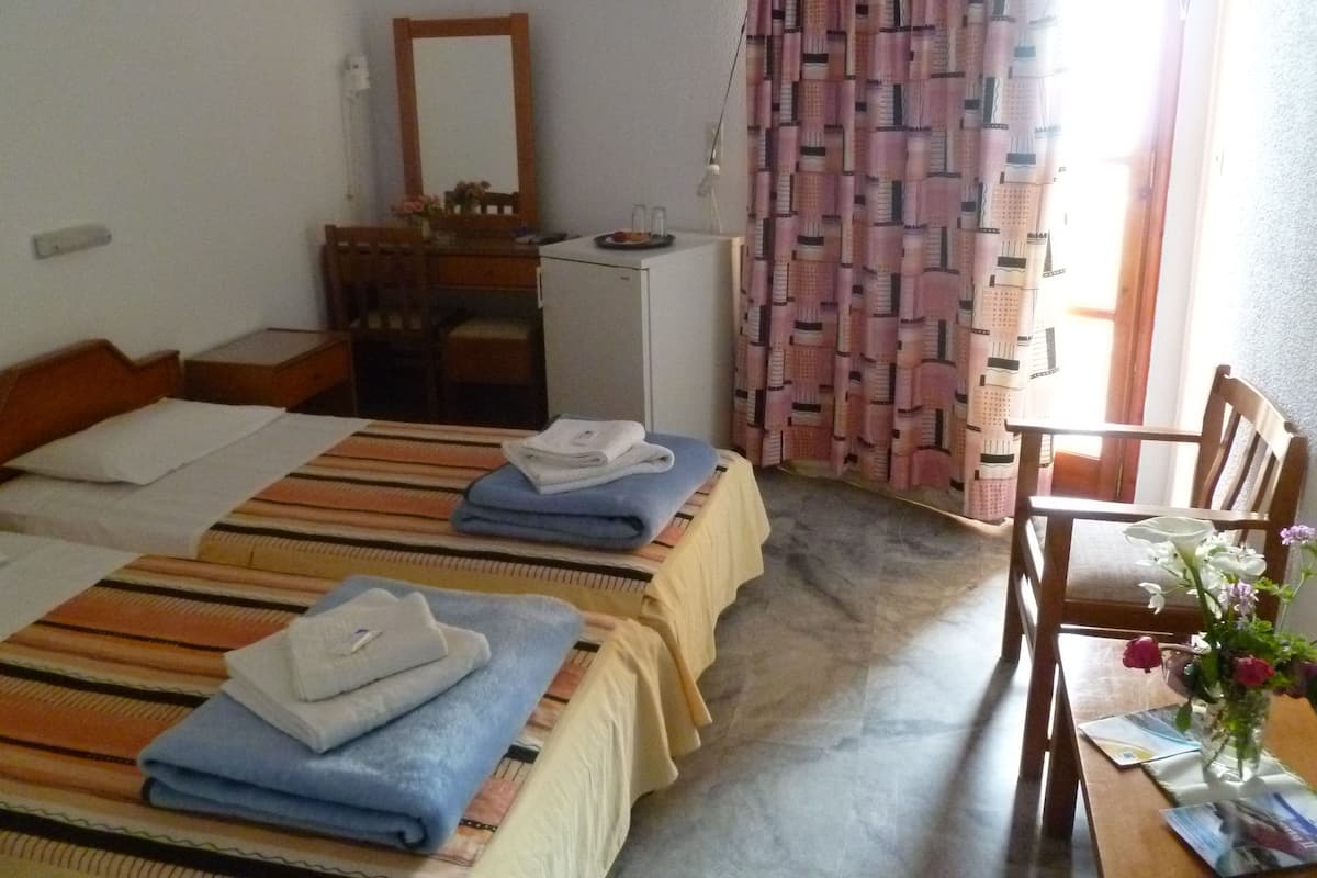 Premium bedding, in-room safe, blackout curtains, free WiFi