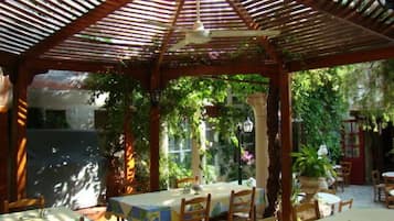 Lunch, dinner served; Regional cuisine, alfresco dining