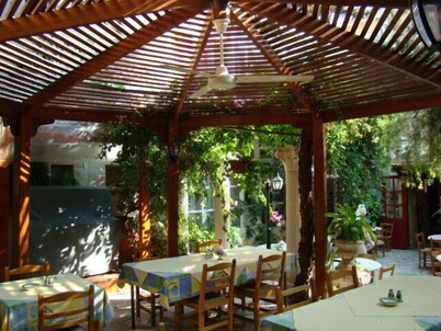 Kiniras Traditional Hotel & Restaurant