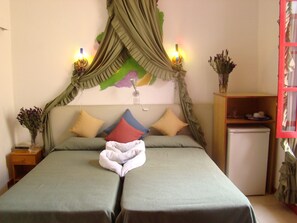 Premium bedding, down comforters, in-room safe, individually decorated - Kiniras Traditional Hotel & Restaurant (Paphos)
