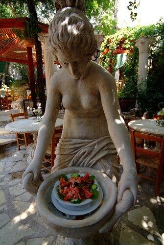 Kiniras Traditional Hotel & Restaurant