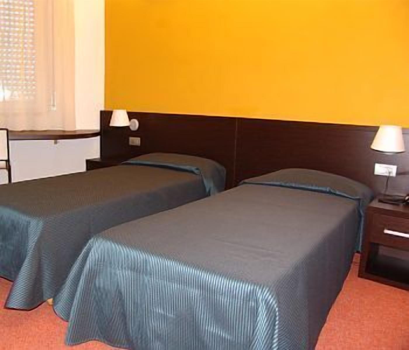 double room | minibar, desk, free wifi, bed sheets