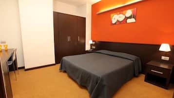Double Room | Minibar, desk, free WiFi, bed sheets