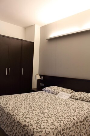 ميني بار ومكتب وواي فاي مجانًا وملاءات أسرّة