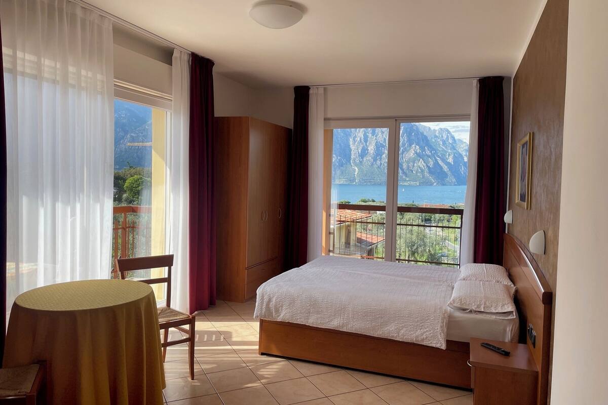 in-room safe, individually decorated, individually furnished, desk
